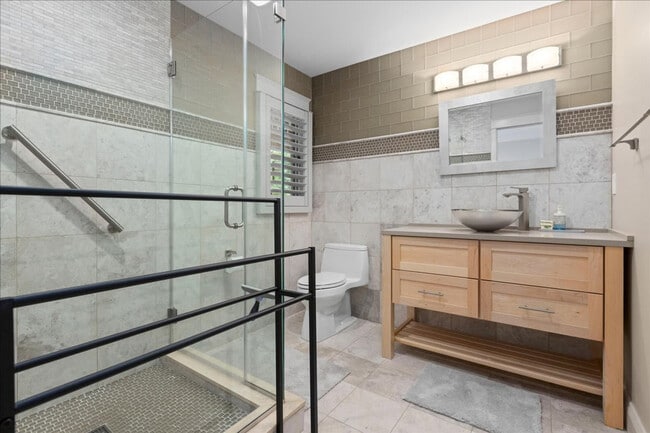 Building Photo - 710 Lighthouse Ave