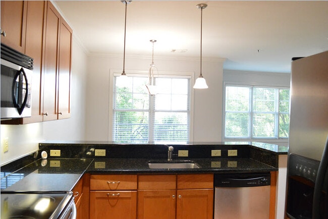 Building Photo - 155 E Broad St