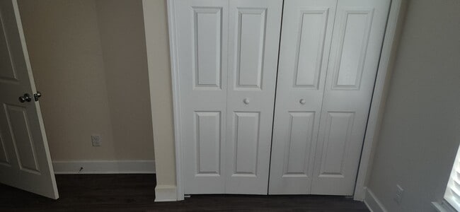 Building Photo - 6107 W 1st Manor