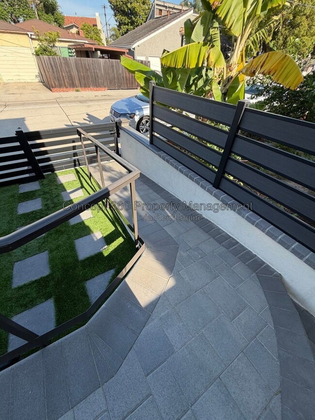 Building Photo - 237 Novara Dr
