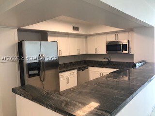 Building Photo - 2655 Collins Ave