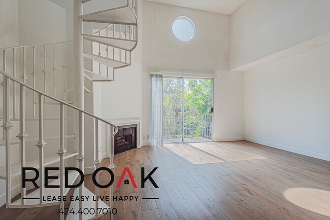 Building Photo - 884 Palm Ave