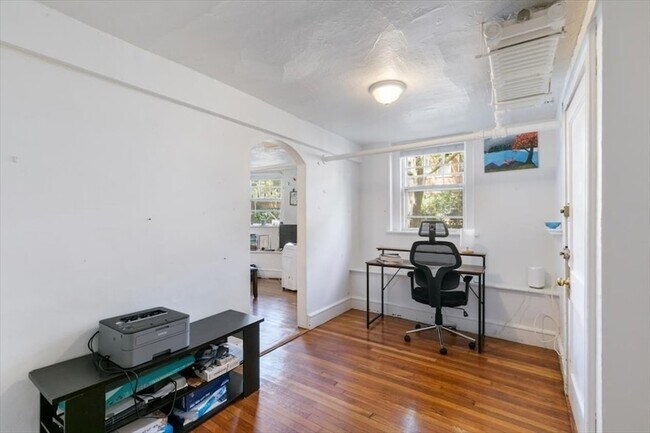 Building Photo - 20 Claflin Rd