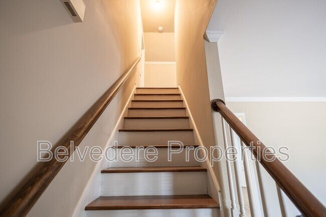 Building Photo - 8 Barret Place