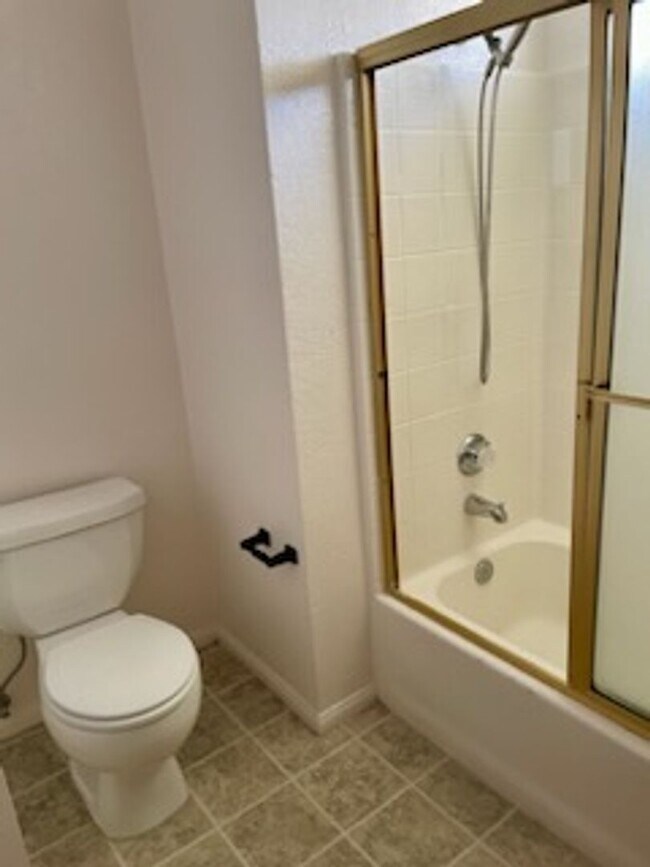 Building Photo - 3 Bedroom, 2 Bath Remodeled House in Hemet...