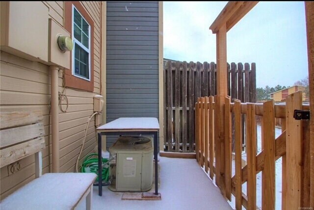 Building Photo - Charming Two-story, 1 bed, 1 Bath Townhome...