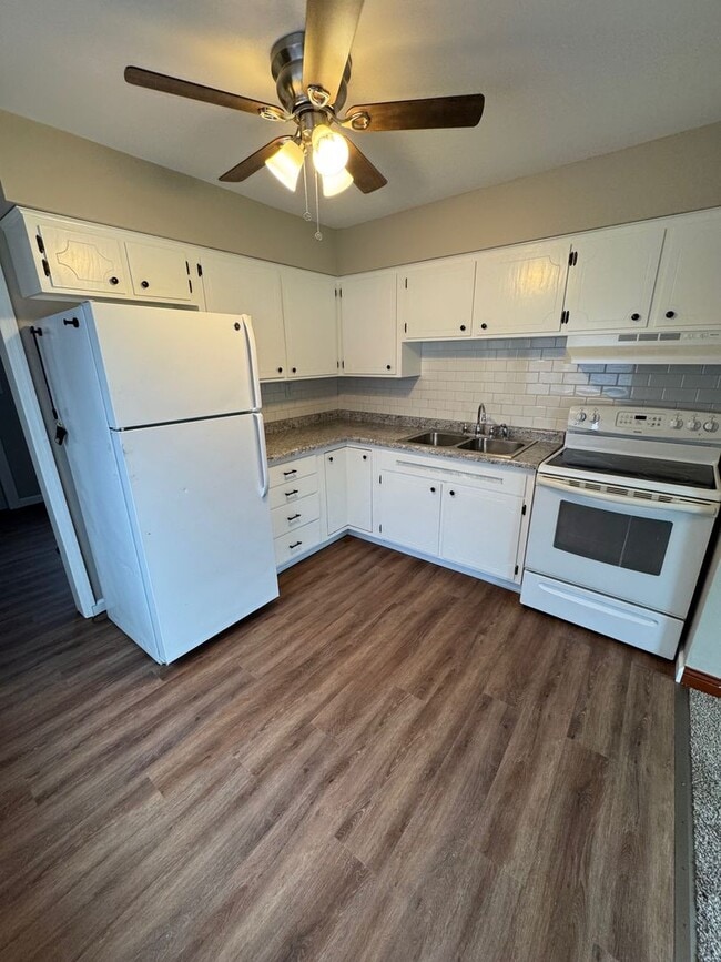 Building Photo - Two Bedroom One Bathroom Home in Machesney...