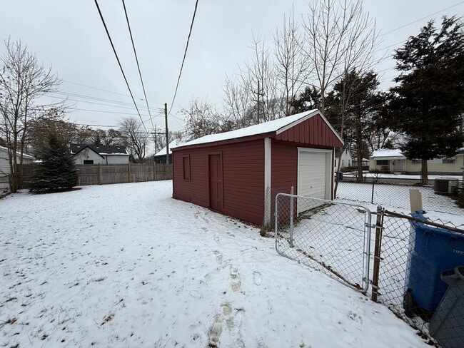 Building Photo - 12408 Sarsfield Ave