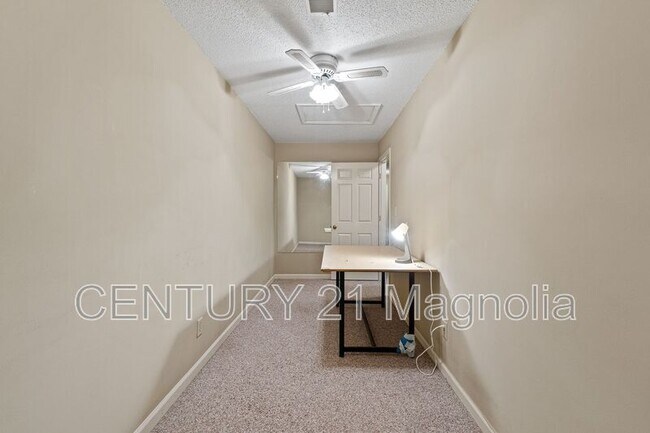 Building Photo - 2519 Carriage Creek