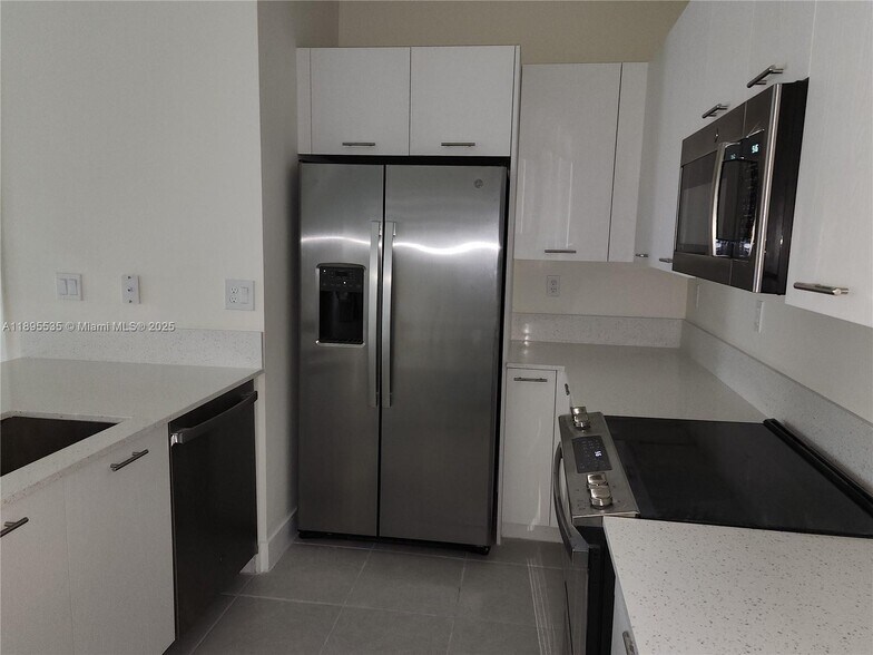 Building Photo - 8040 NW 42nd St