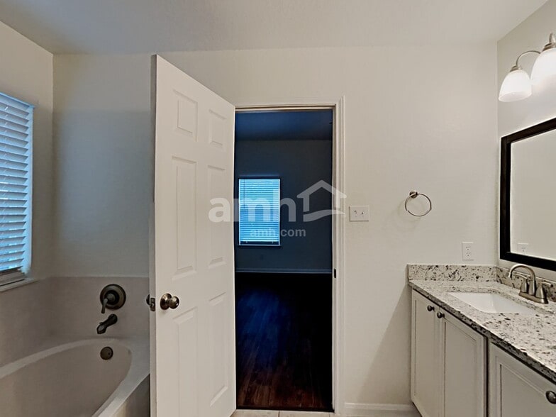 Building Photo - 1038 Lauren St