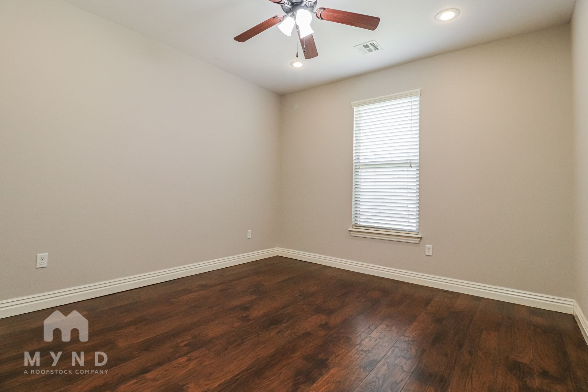 Building Photo - 610 Hawthorn Way