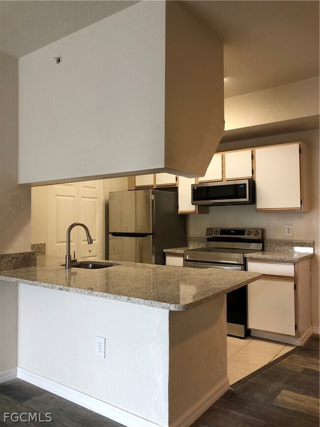 Building Photo - 6341 Aragon Way