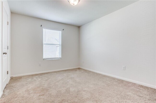 Building Photo - 509 Peony Ct