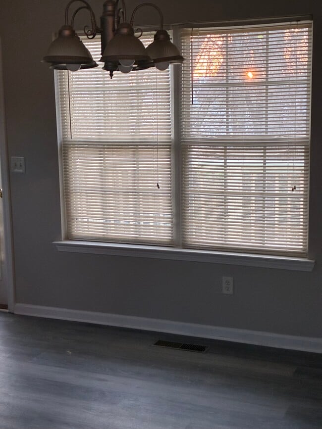 Building Photo - 110 Ashbury Dr