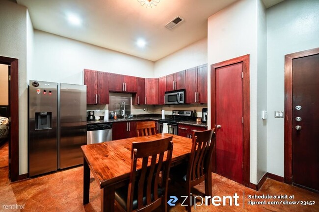 Building Photo - 1 br, 1.5 bath Condo - 2205 McKinney Stree...