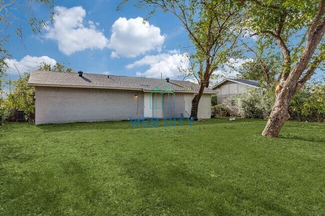 Building Photo - 6330 Cinnamon Oaks Dr