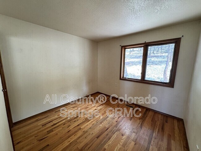 Building Photo - 380 Ponderosa Ln