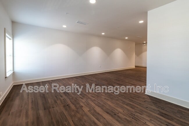 Building Photo - 1110 Franck St