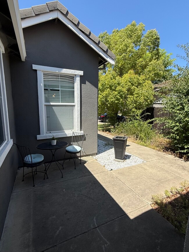 Building Photo - 9644 Crisswell Dr
