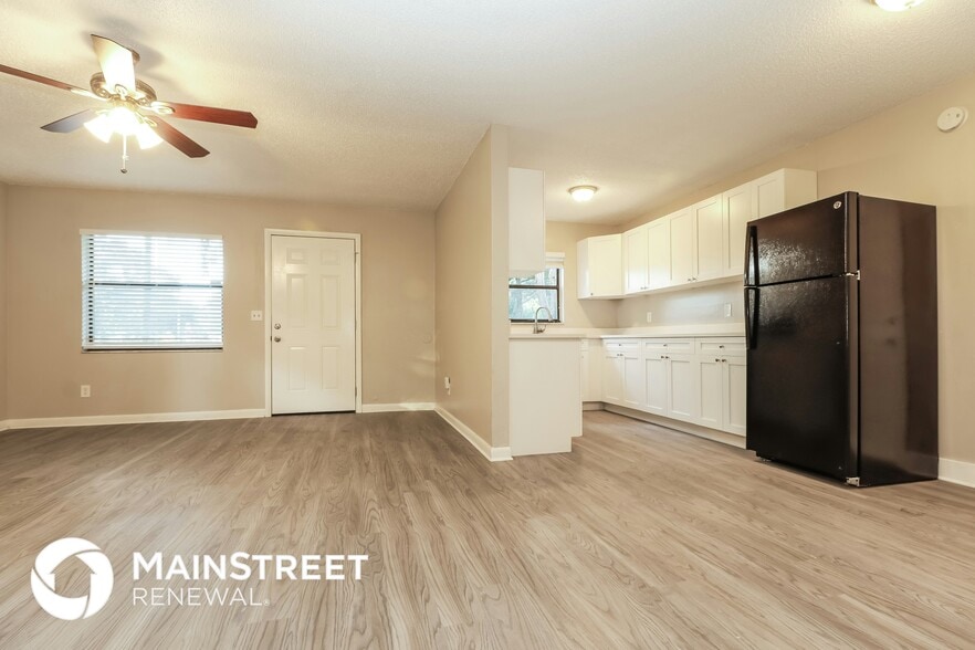 Building Photo - 672 28th Ave S