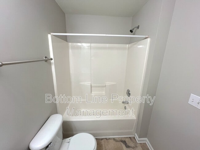 Building Photo - 7637 Abigail Glen Dr