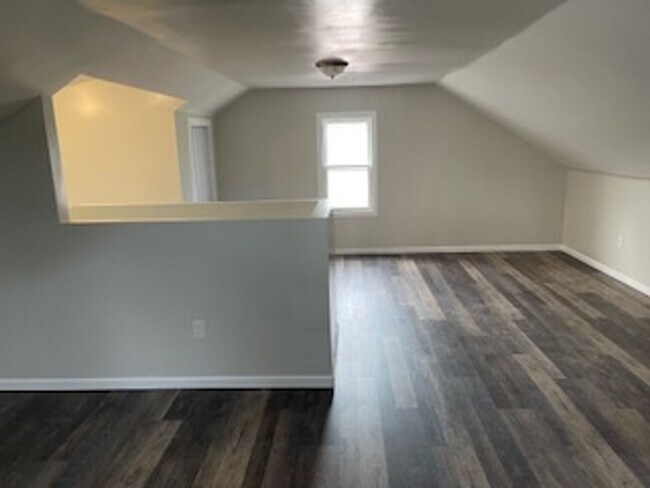 Building Photo - 3 bed 1 bath bungelow in Harper Woods with attached garage and basement