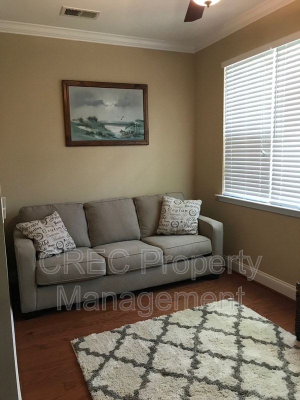 Building Photo - 4055 Hartland St