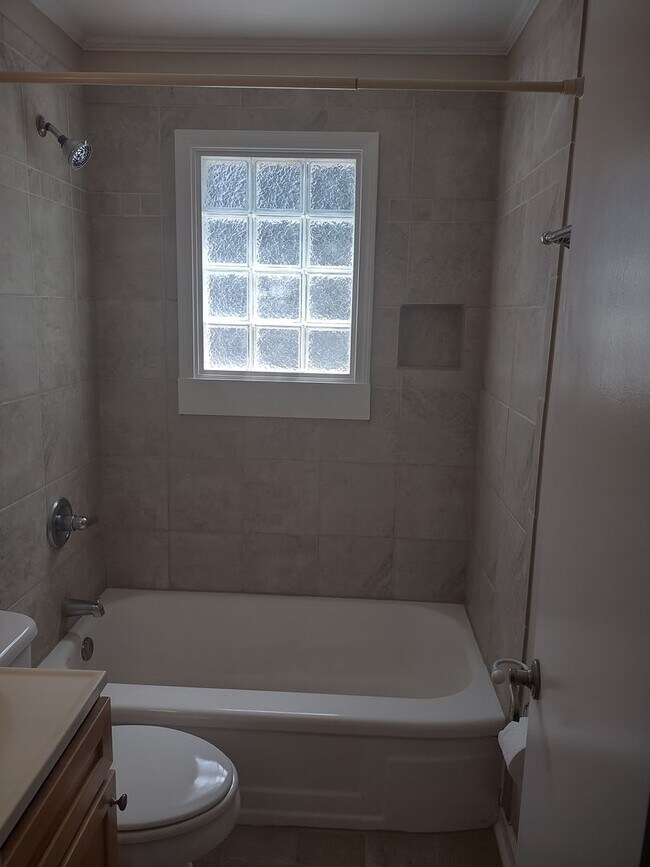 Building Photo - 2 Bedroom 1 Bath Condo in the Cottages of ...
