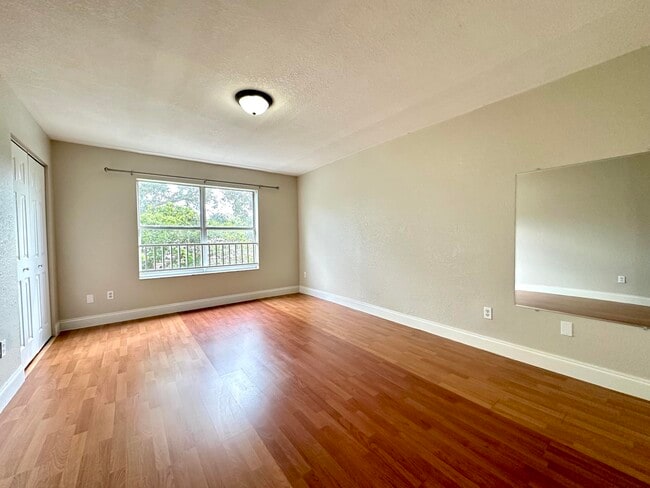 Building Photo - 5560 NW 61st St