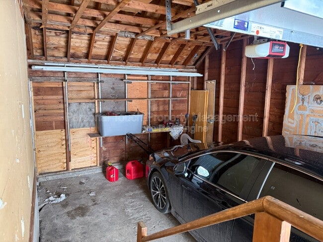 Building Photo - 606 5th St S