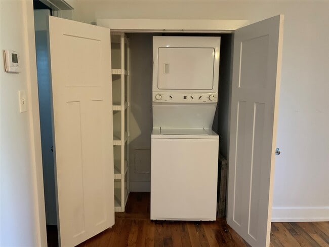 Building Photo - 100 W Madison St