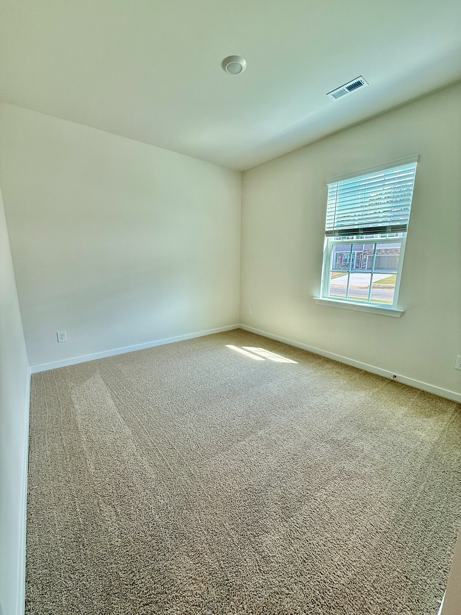 Building Photo - Room in House on Cramer Crk Dr