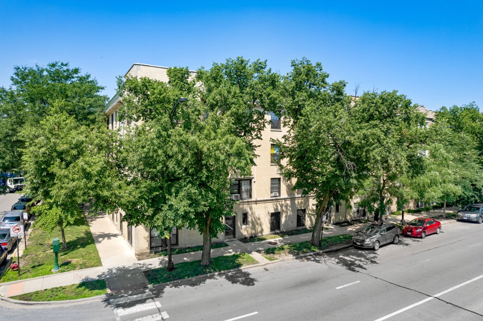 Building Photo - 1605 W Sunnyside Ave