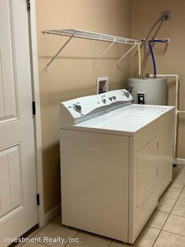 Building Photo - 119 Edna St