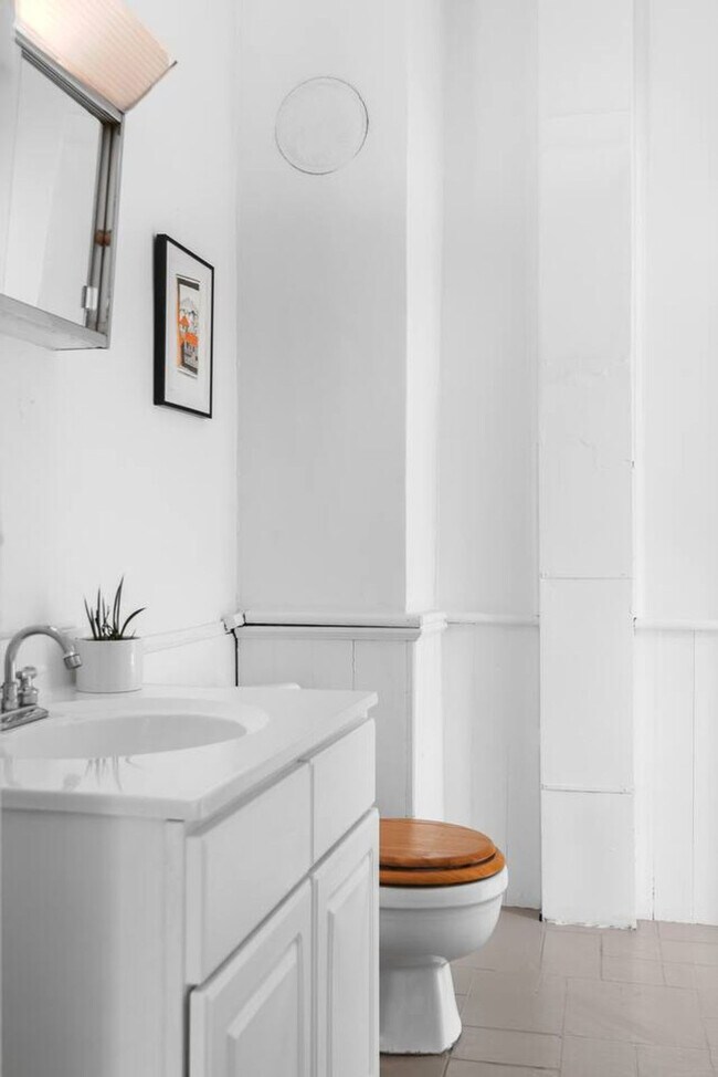 Building Photo - 1915 County Hwy 6