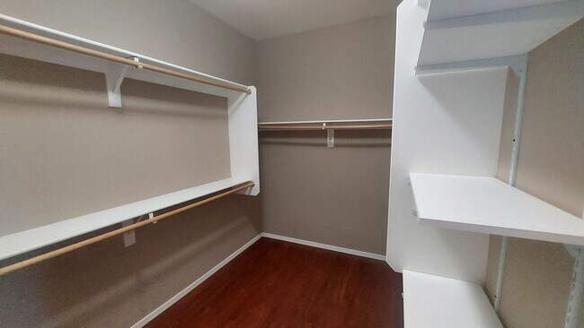 Building Photo - BEAUTIFUL 4-BEDROOM IN POWER RANCH!