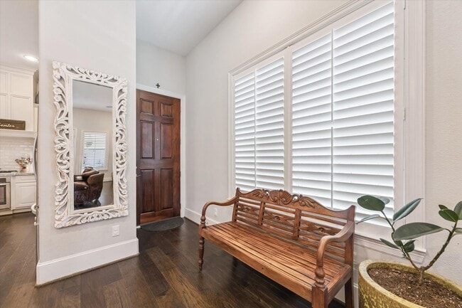 Building Photo - 4415 Marina St