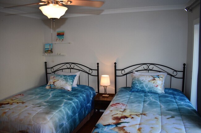 Building Photo - Waterfront Paradise - Fully Furnished Townhome - All Utilities Included