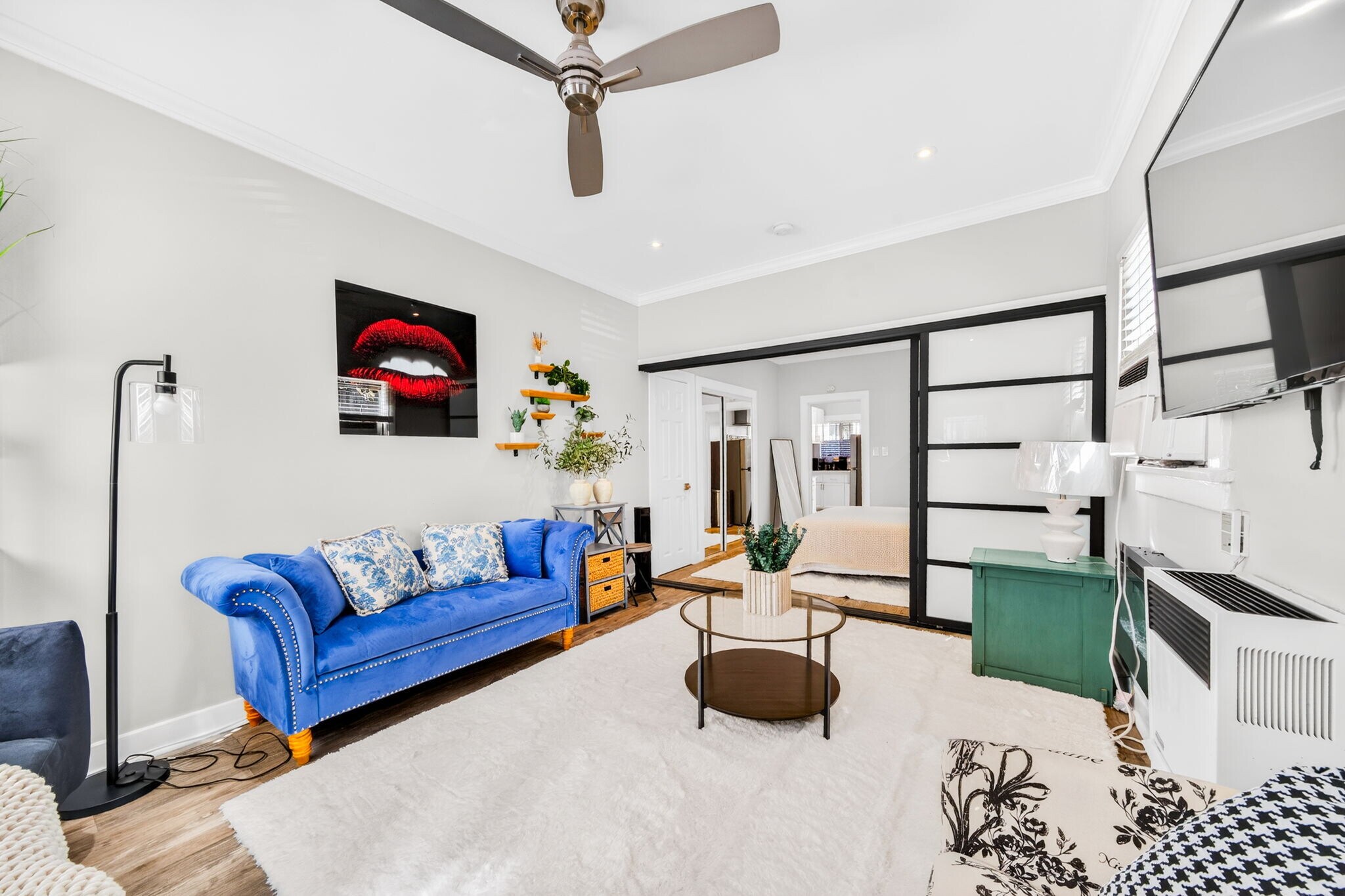 Building Photo - 5915 Lexington Ave