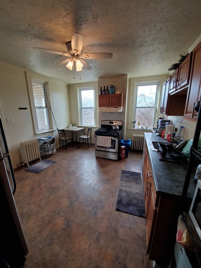 Building Photo - 78 Greenbush St