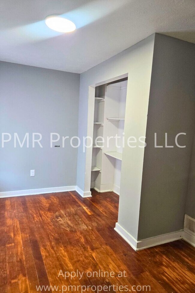 Building Photo - 321 Voorhis St