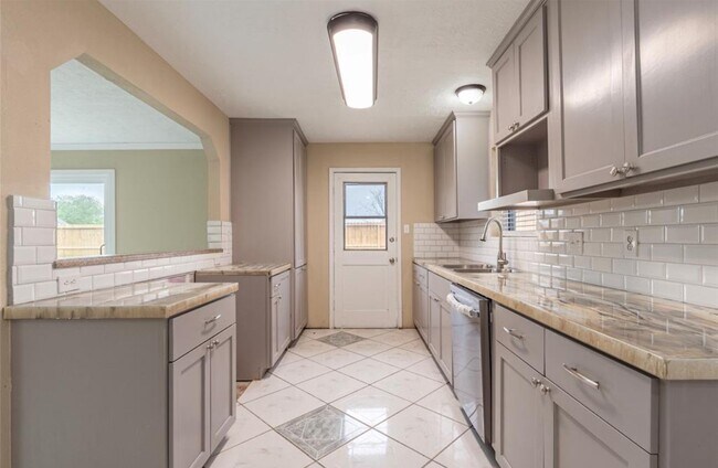 Building Photo - 1350 Strawberry St