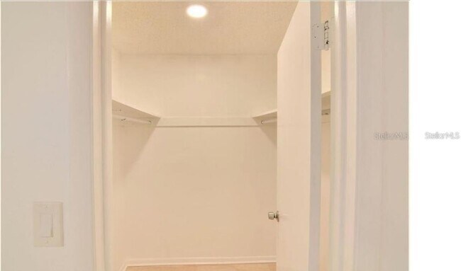 Building Photo - 524 Orange Dr