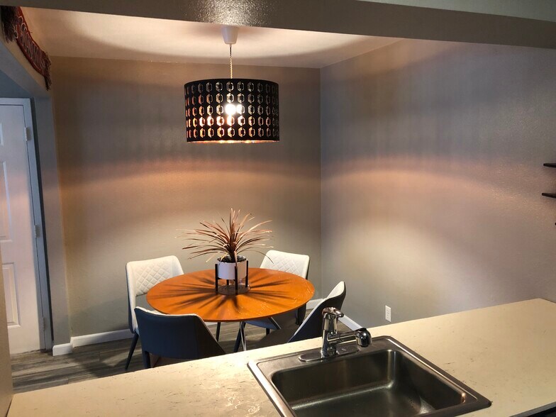 Building Photo - 7395 E Eastman Ave