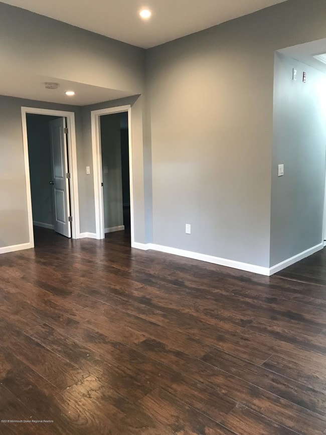 Building Photo - 32 Frazee Pl