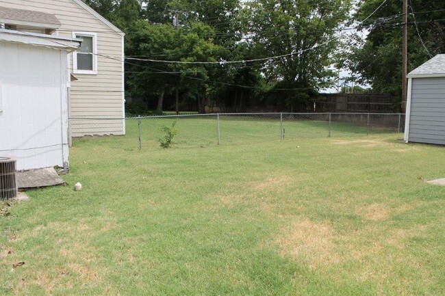 Building Photo - 471 Elm Ave