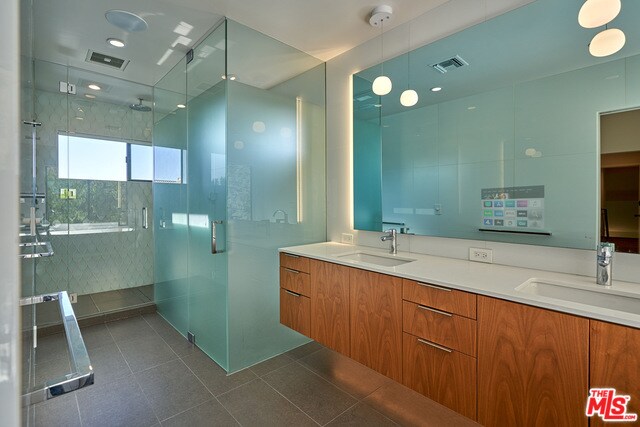 Building Photo - 6435 Innsdale Dr