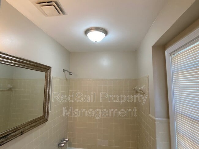Building Photo - 224 Saddler Dr