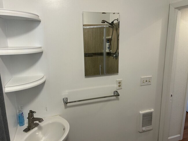 Building Photo - Lovely 1 Bedroom, 1 Bathroom Unit with Office in West Petaluma